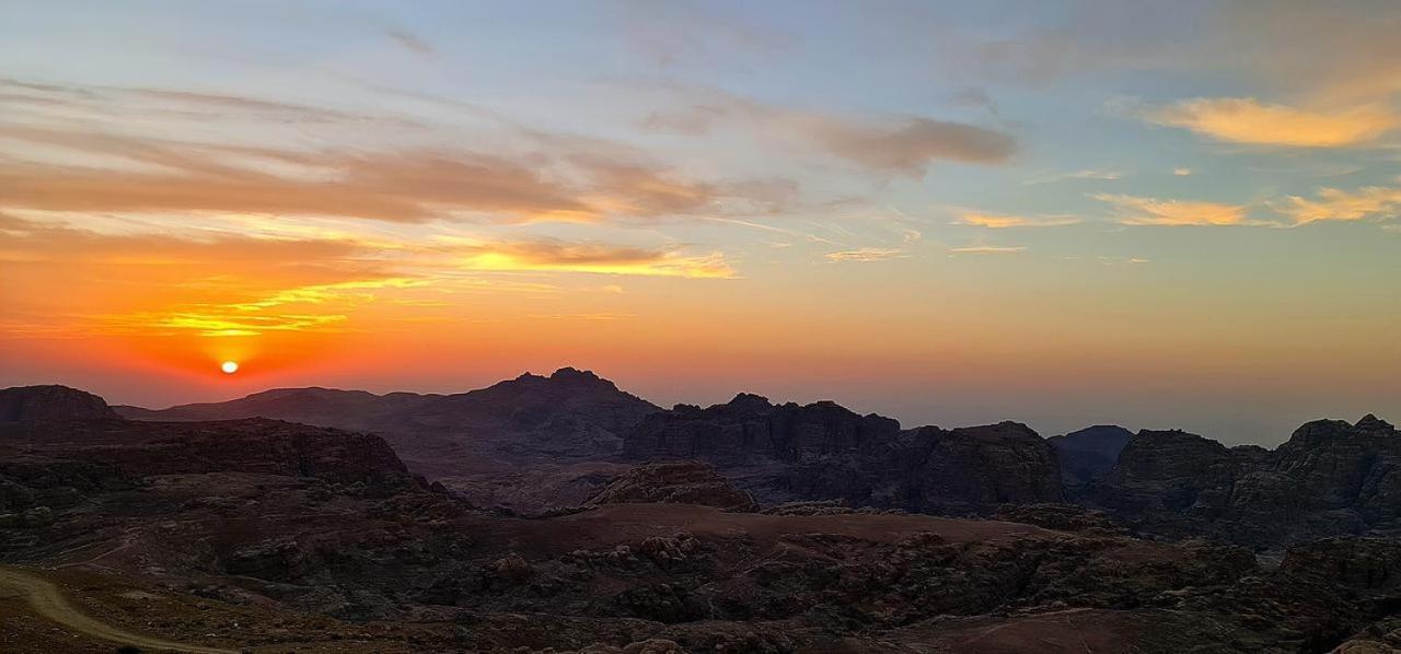 Infinity Lodge Wadi Musa Bagian luar foto